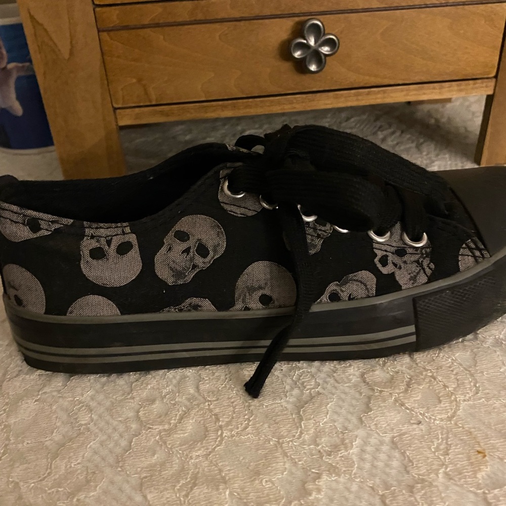 hot topic black and grey skeleton shoes, size 6
